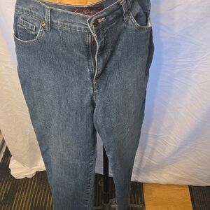 Gloria Vanderbuilt Blue Jeans